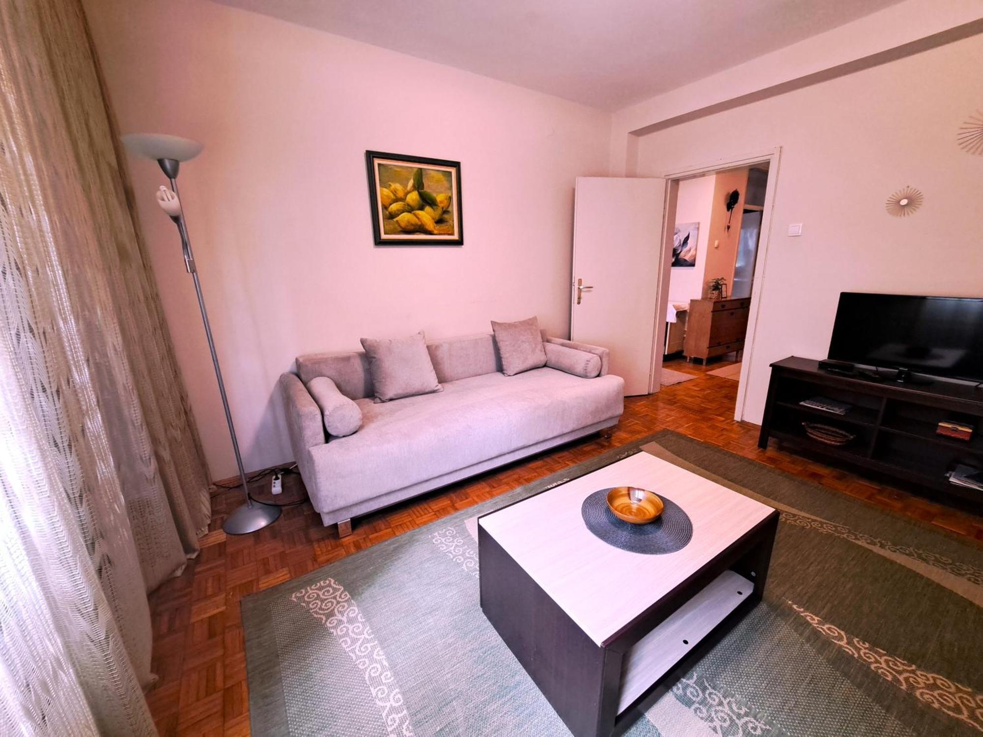 Central Park Apartment Чачак Экстерьер фото